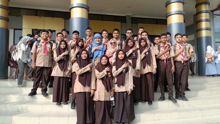 Menuju Generasi Emas Digital: SMAN 4 Padang Unjuk Gigi di...