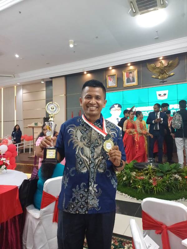 GURU BERPRESTASI  
 SMAN 4 PADANG