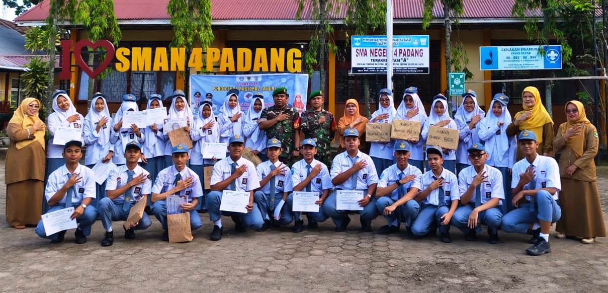 SENIN BERPRESTASI  
SMAN 4 PADANG 
 Senin 05 Mei 2025