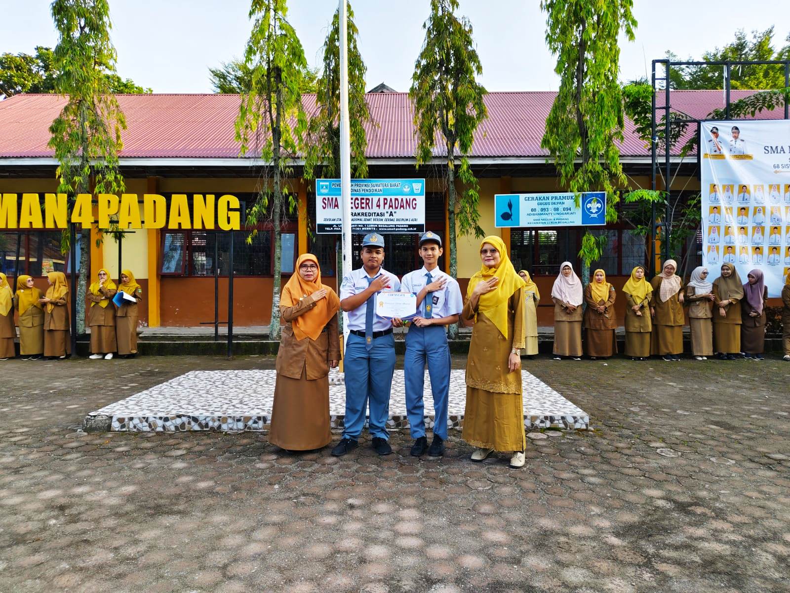 SENIN BERPRESTASI  
 SISWA/I SMAN 4 PADANG 
 Senin 05...