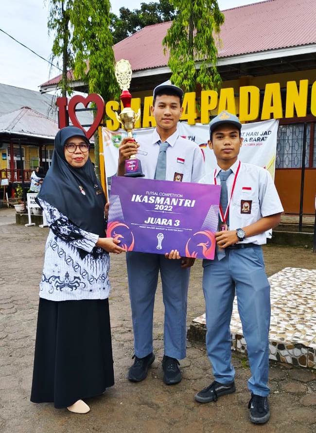 SENIN BERPRESTASI  
SMAN 4 PADANG 
 Senin 25 November 2024