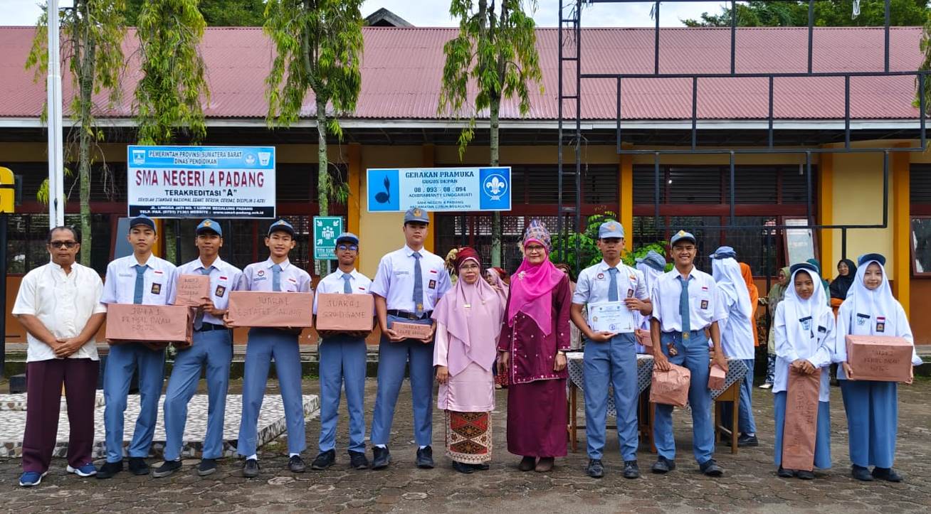 SENIN BERPRESTASI  
SMAN 4 PADANG 
 Senin 29 September...