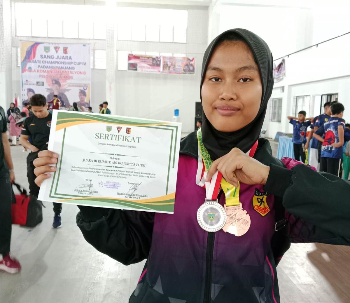 SISWA BERPRESTASI  
SMAN 4 PADANG 
 Desember 2024