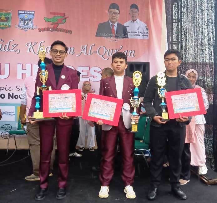 SISWA BERPRESTASI  
SMAN 4 PADANG 
 Rabu 19 NOVEMBER 2025
