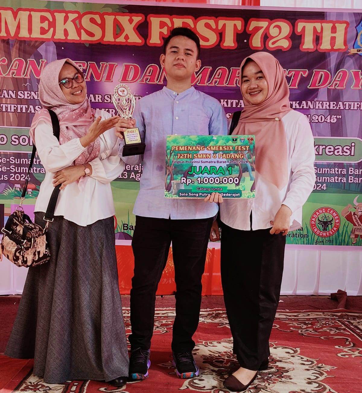 SISWA BERPRESTASI  
 SMAN 4 PADANG