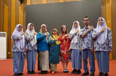 Ketika Puisi Menjadi Rumah: Perwakilan SMAN 4 Padang Hadiri...