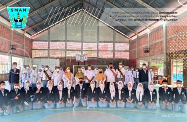 Estafet Kepemimpinan Dimulai! SMAN 4 Padang Resmi Lantik...