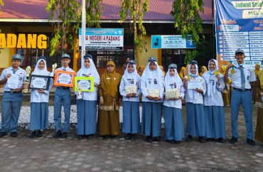 SENIN BERPRESTASI  
 SISWA/I SMAN 4 PADANG 
 Jumat 12 Februari 2024