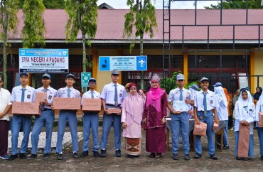 SENIN BERPRESTASI  
SMAN 4 PADANG 
 Senin 29 September 2025