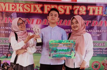 SISWA BERPRESTASI  
 SMAN 4 PADANG